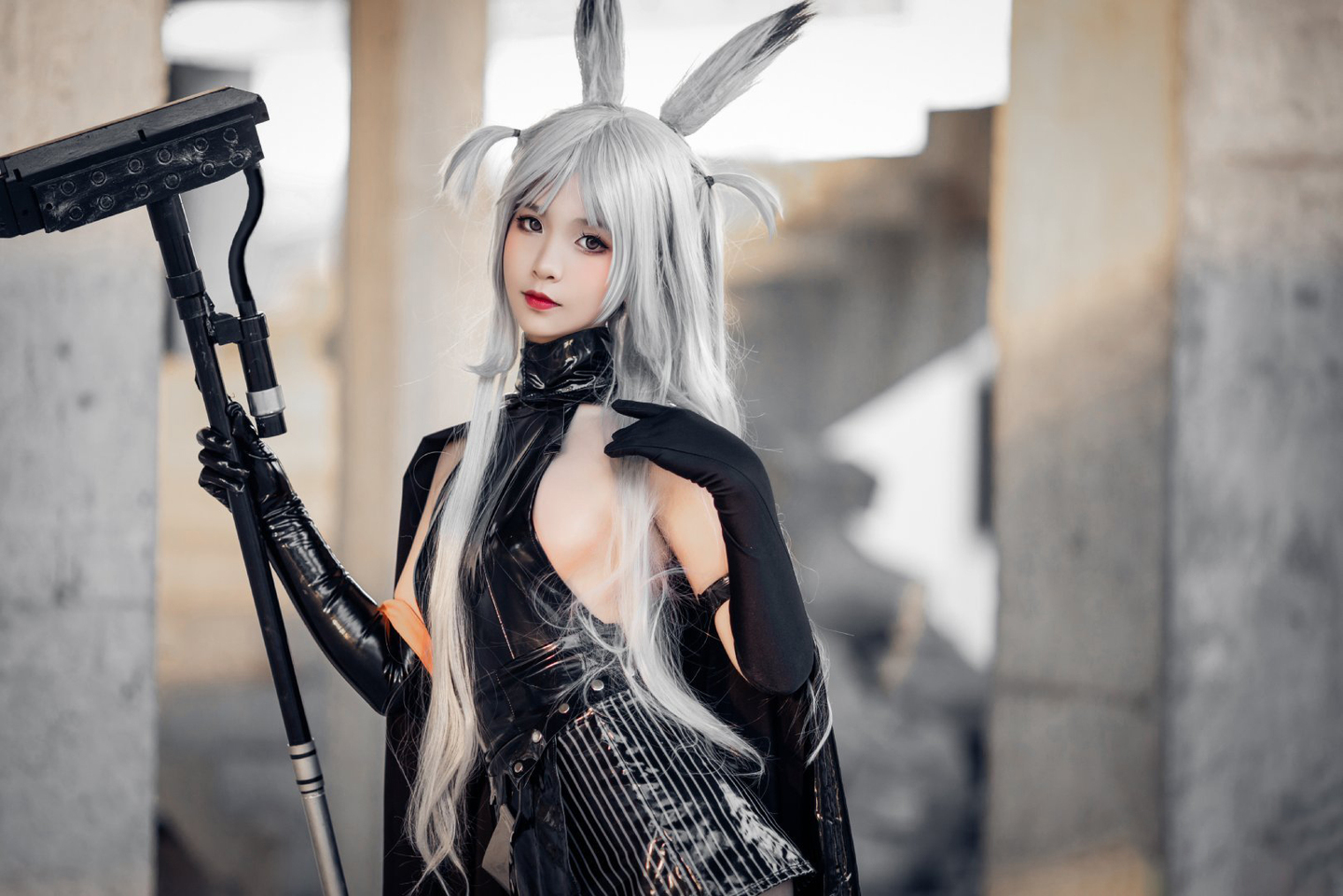 明日方舟 暴行cosplay (4/8) 明日方舟 暴行cosplay 第4张 - 暴行图集