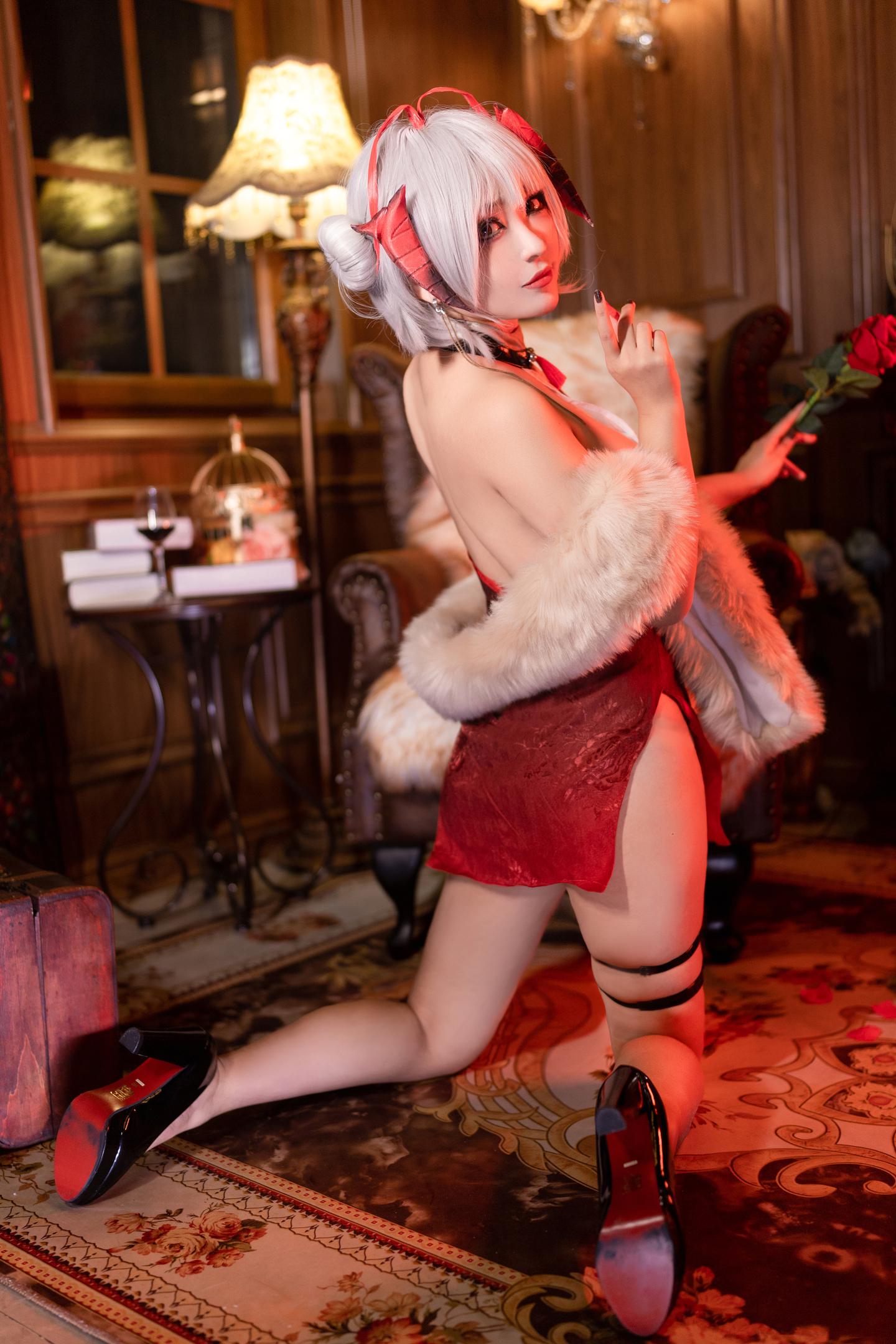 《明日方舟》w cosplay (4/6) 《明日方舟》w cosplay 第4张 - w图集