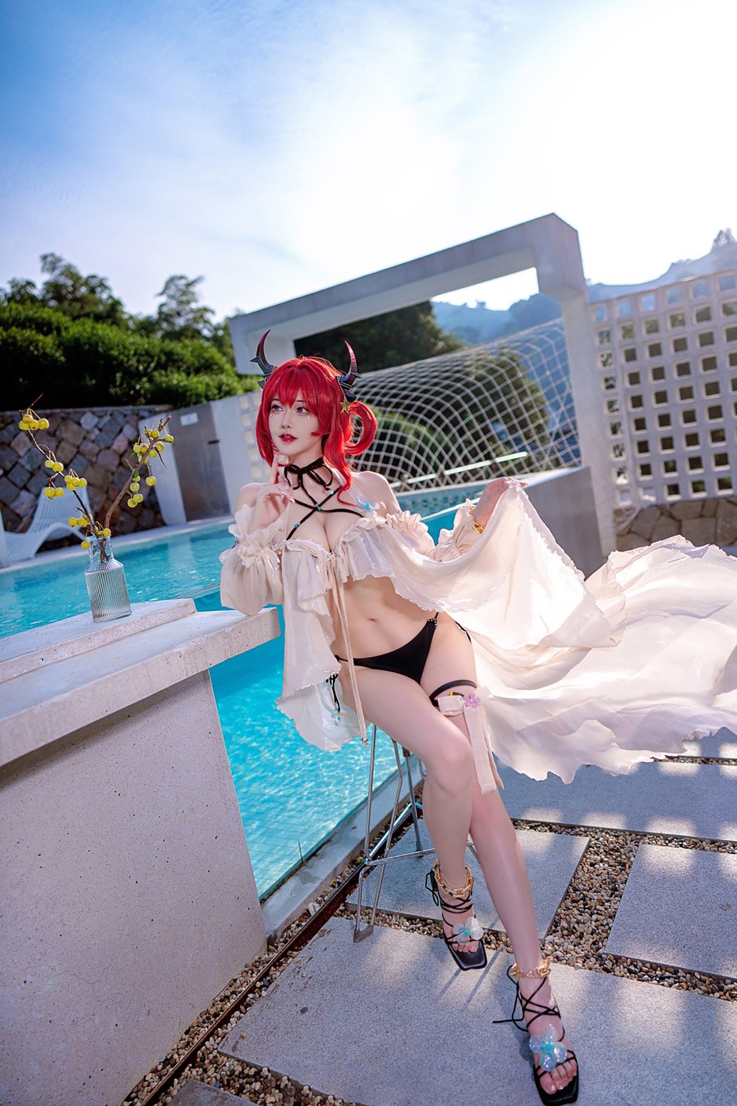 《明日方舟》史尔特尔泳装cosplay | 露兒大魔王_cos史尔特尔-coser喵-coser美图-coser聚集地