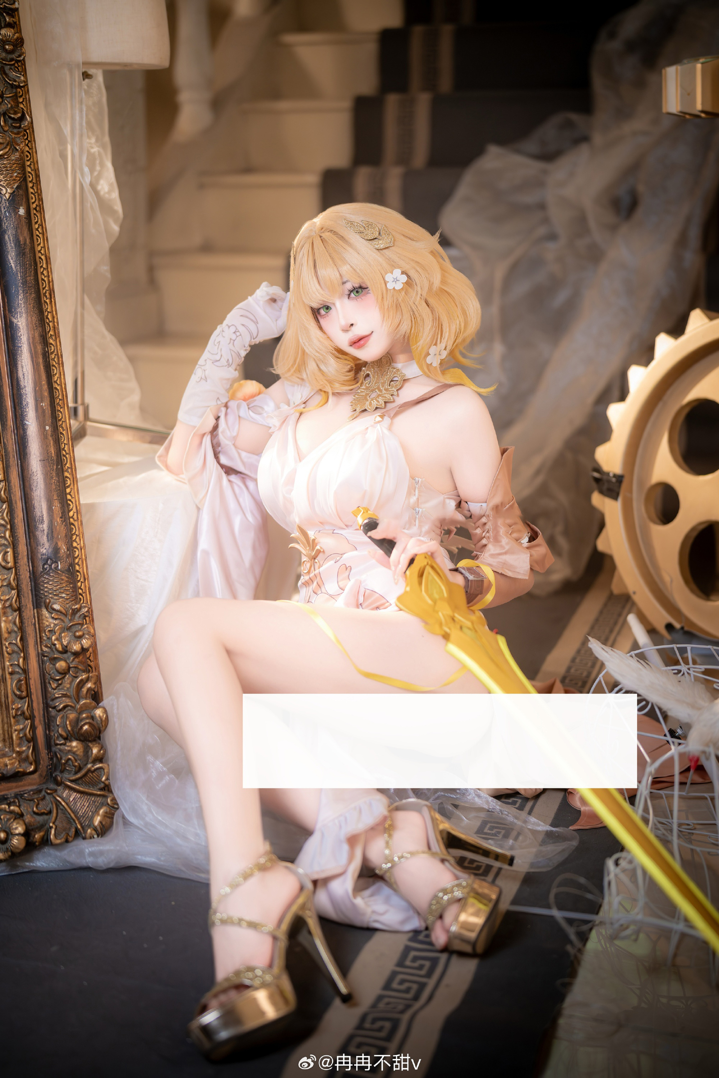 《崩坏:星穹铁道》阿格莱雅cosplay (7/9) 《崩坏:星穹铁道》阿格莱雅cosplay 第7张 - 阿格莱雅图集