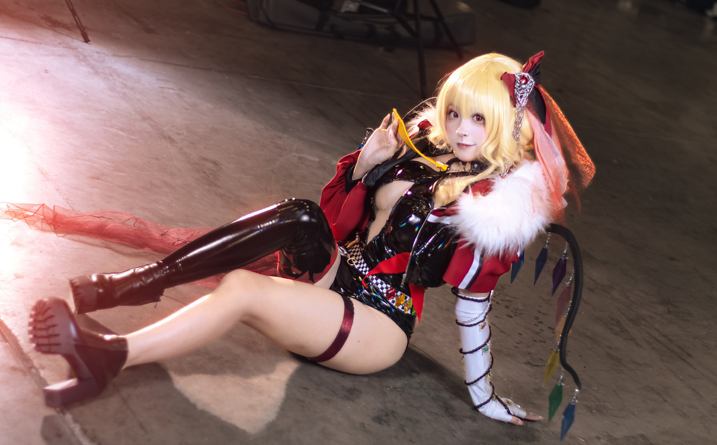 《东方project》芙兰朵露·斯卡雷特cosplay (6/11) 《东方project》芙兰朵露·斯卡雷特cosplay 第6张 - 芙兰朵露·斯卡雷特图集