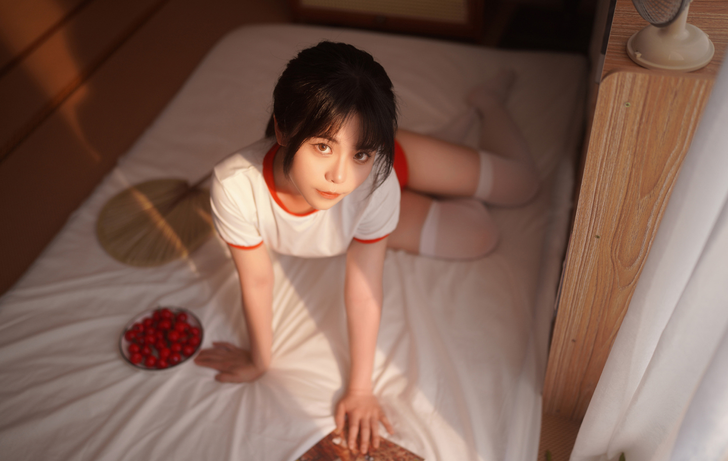 少女写真 红色体操服 (1/9) 少女写真 红色体操服 第1张 - cosplay图集