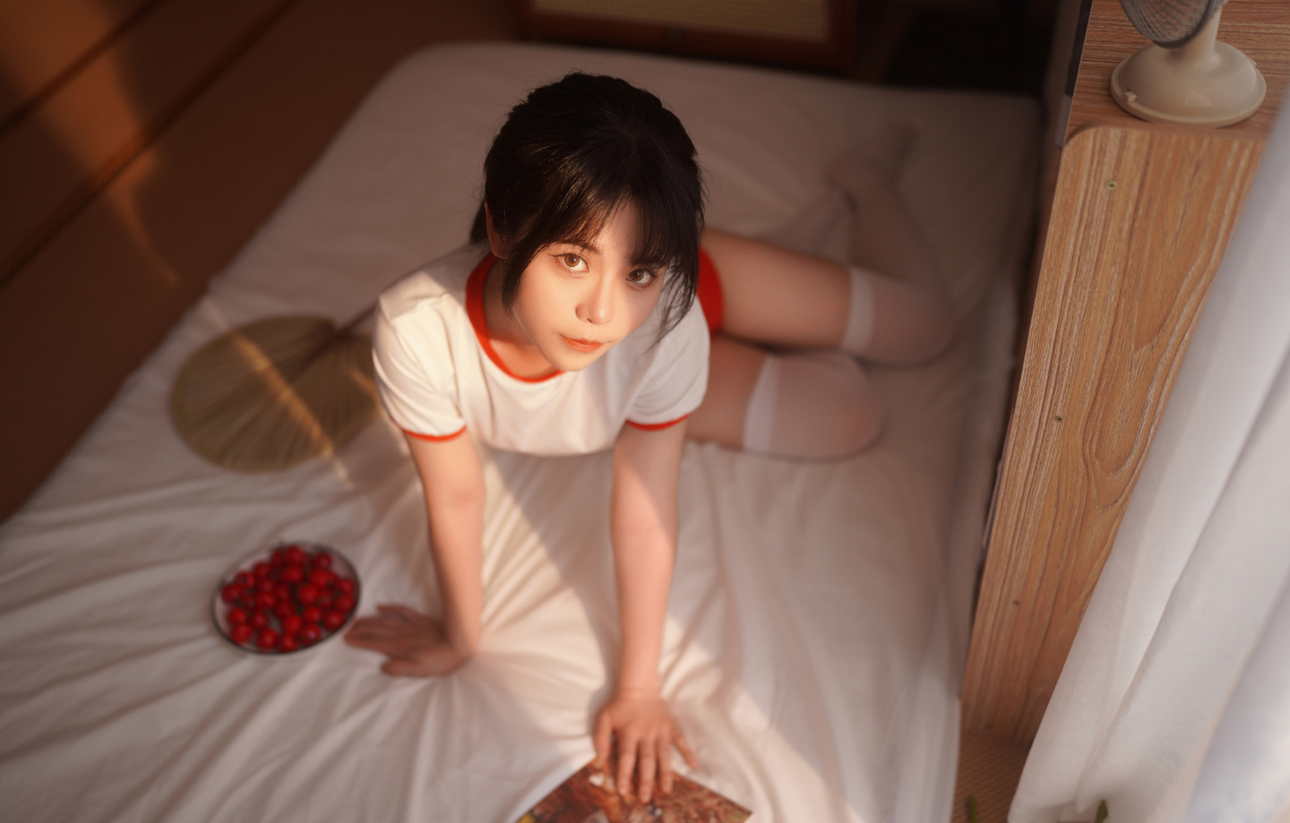 少女写真 红色体操服 (1/8) 少女写真 红色体操服 第1张 - cosplay图集