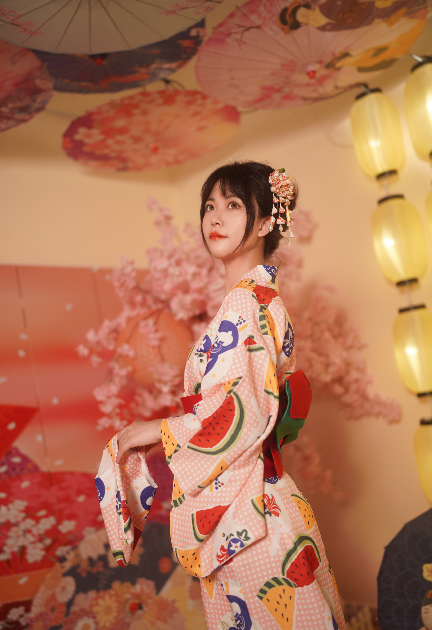 西瓜浴衣 夏日和服少女写真 (1/10) 西瓜浴衣 夏日和服少女写真 第1张 - cosplay图集