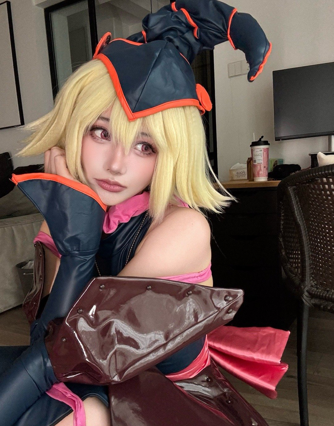 《游戏王》黑魔导女孩cosplay (4/9) 《游戏王》黑魔导女孩cosplay 第4张 - 黑魔导女孩图集