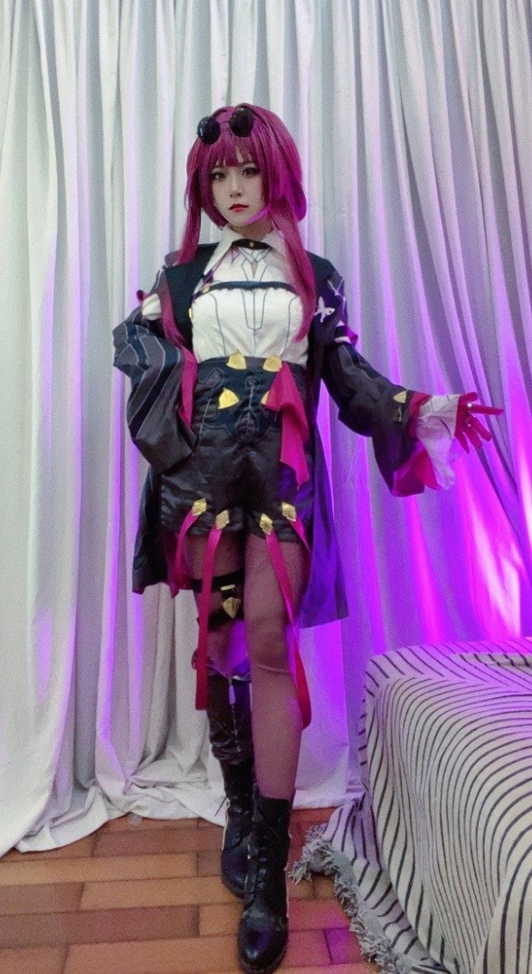 《崩坏:星穹铁道》卡芙卡cosplay (2/9) 《崩坏:星穹铁道》卡芙卡cosplay 第2张 - 卡芙卡图集
