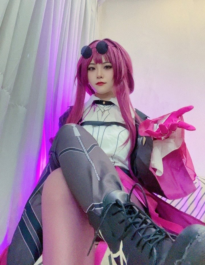 《崩坏:星穹铁道》卡芙卡cosplay (4/9) 《崩坏:星穹铁道》卡芙卡cosplay 第4张 - 卡芙卡图集