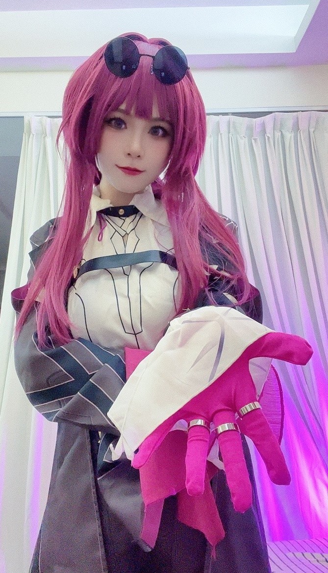 《崩坏:星穹铁道》卡芙卡cosplay (5/9) 《崩坏:星穹铁道》卡芙卡cosplay 第5张 - 卡芙卡图集