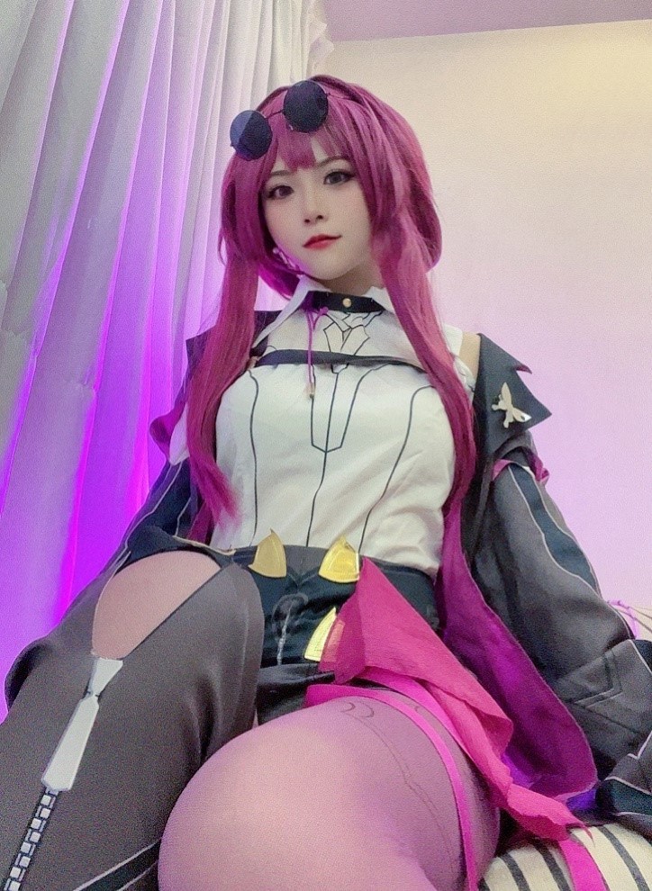 《崩坏:星穹铁道》卡芙卡cosplay (6/9) 《崩坏:星穹铁道》卡芙卡cosplay 第6张 - 卡芙卡图集
