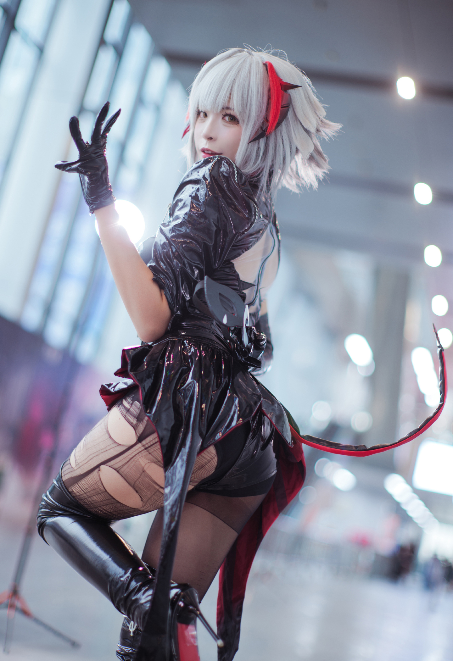 《明日方舟》 W 愚夜密函 cosplay (2/10) 《明日方舟》 W 愚夜密函 cosplay 第2张 - 愚夜密函图集