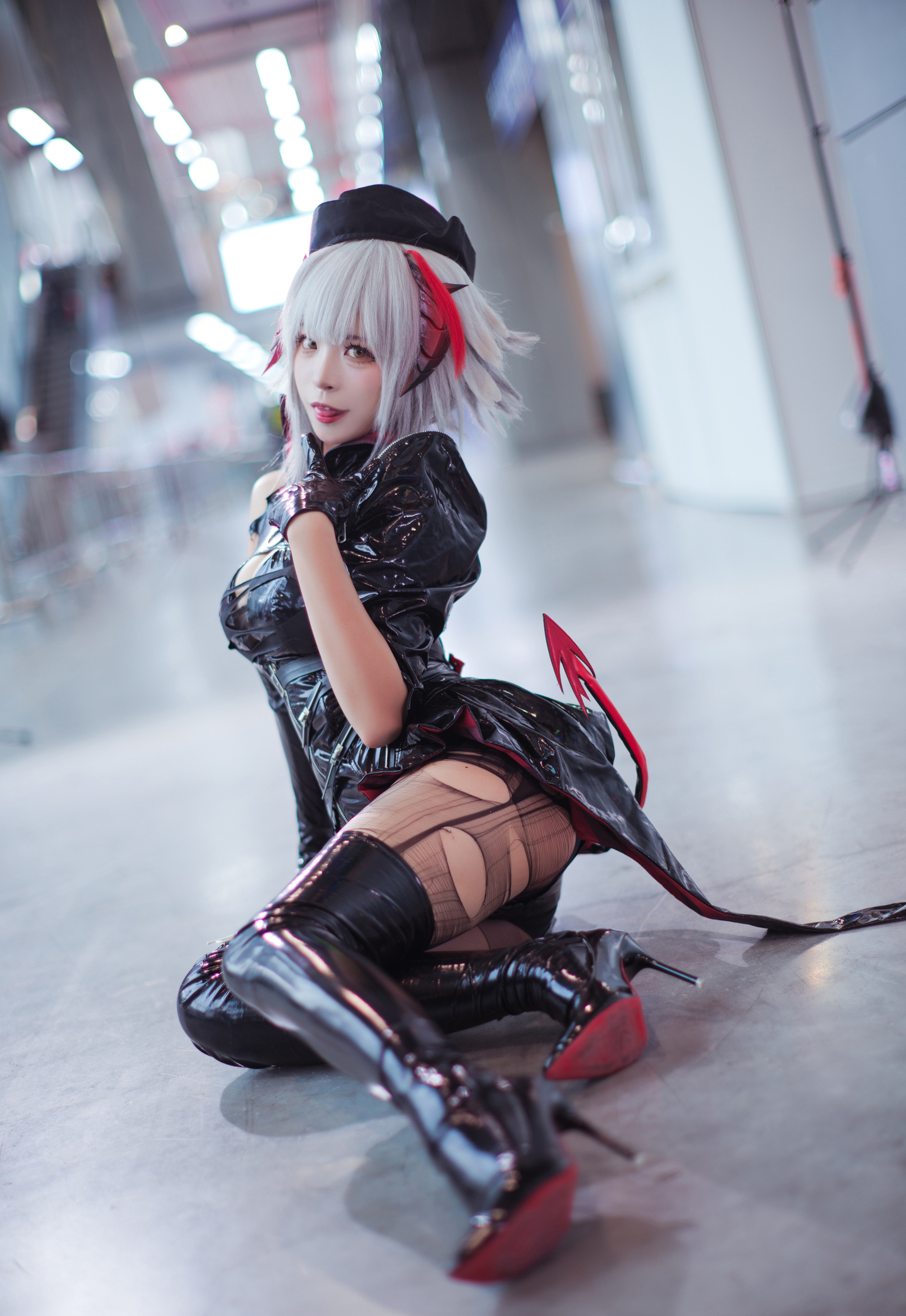 《明日方舟》 W 愚夜密函 cosplay (3/10) 《明日方舟》 W 愚夜密函 cosplay 第3张 - 愚夜密函图集