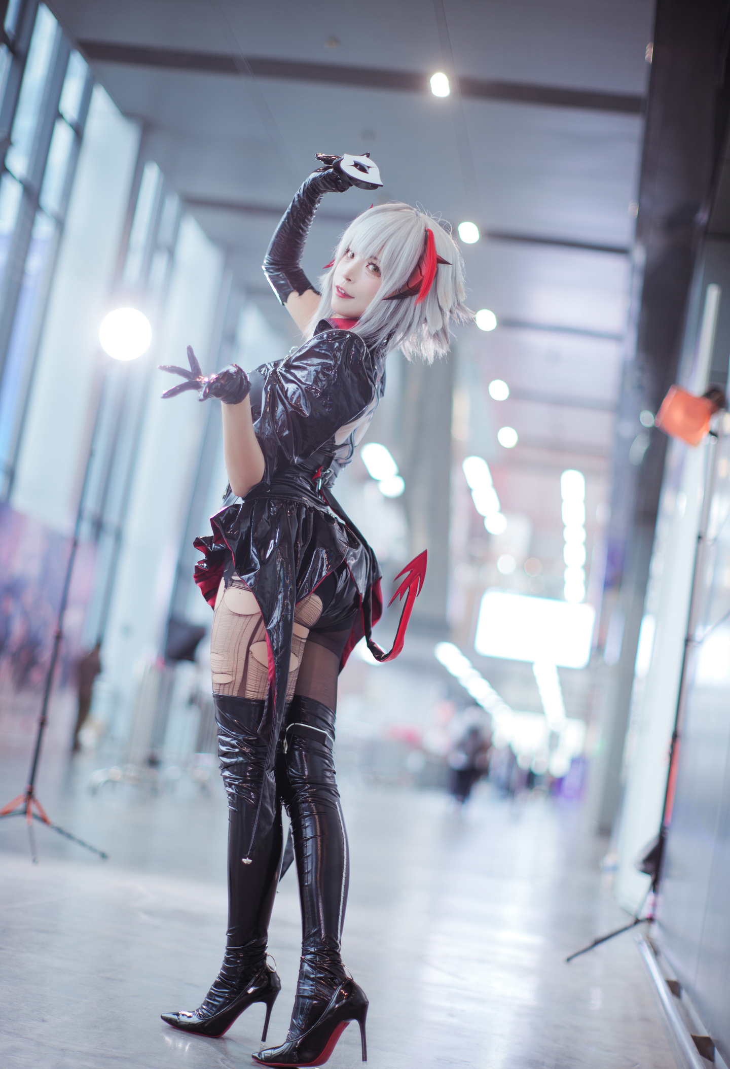 《明日方舟》 W 愚夜密函 cosplay (4/10) 《明日方舟》 W 愚夜密函 cosplay 第4张 - 愚夜密函图集