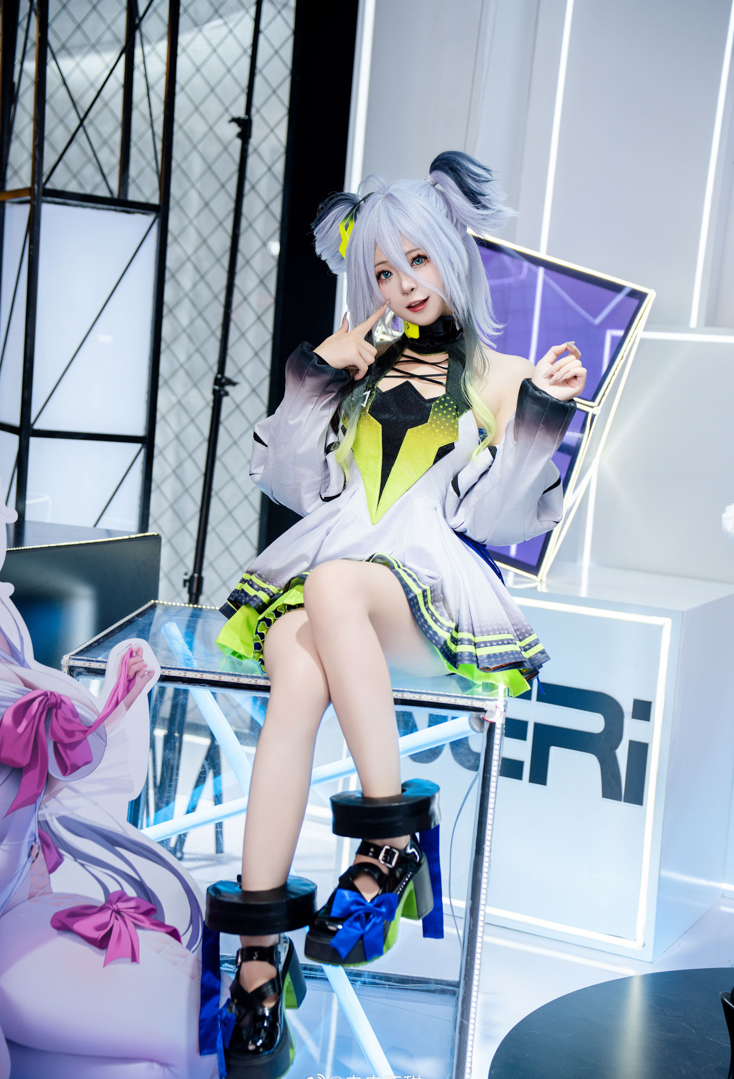 《交错战线》雷克斯cosplay (2/9) 《交错战线》雷克斯cosplay 第2张 - 雷克斯图集