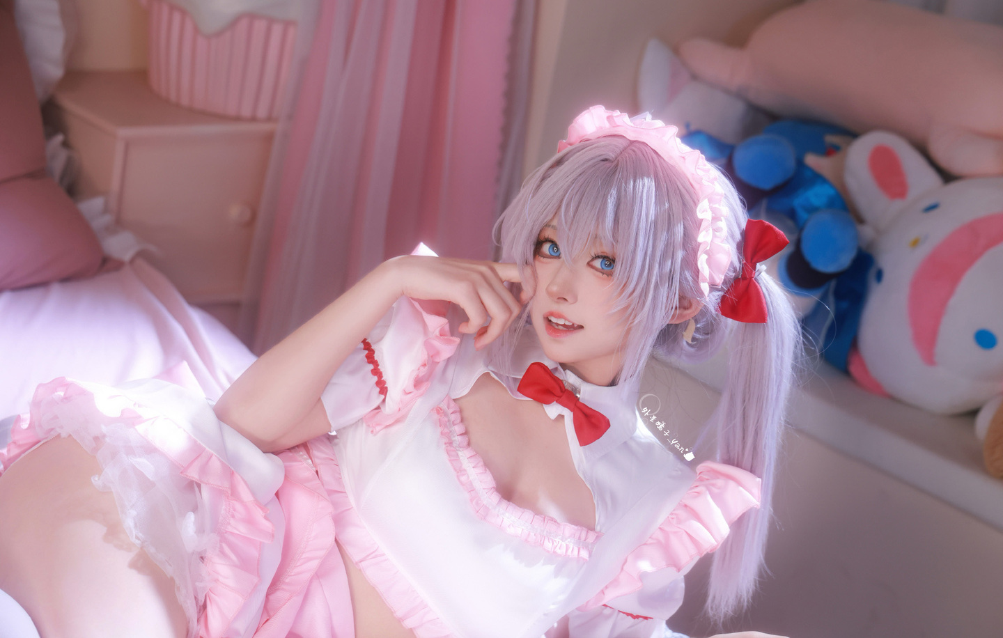 《不时轻声地以俄语遮羞的邻座艾莉同学》艾莉cosplay (2/8) 《不时轻声地以俄语遮羞的邻座艾莉同学》艾莉cosplay 第2张 - 艾莉图集