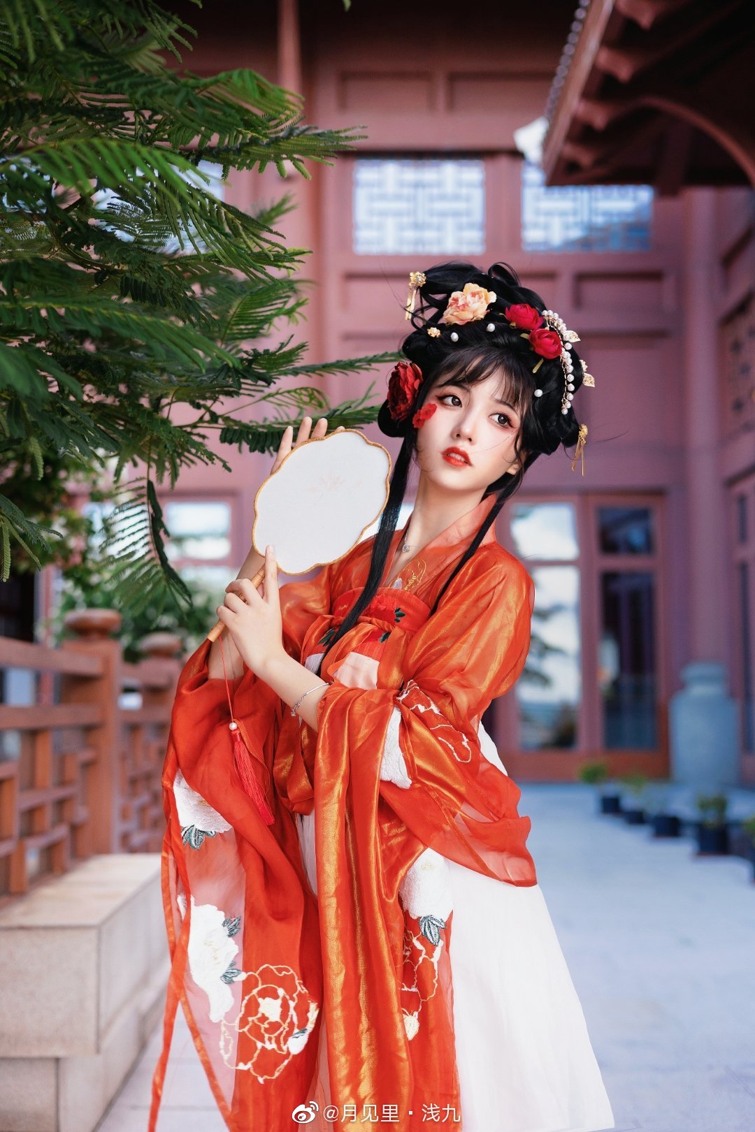 [汉服]云想衣裳花想容， 春风拂槛露华浓。@月见里·浅九 第4张
