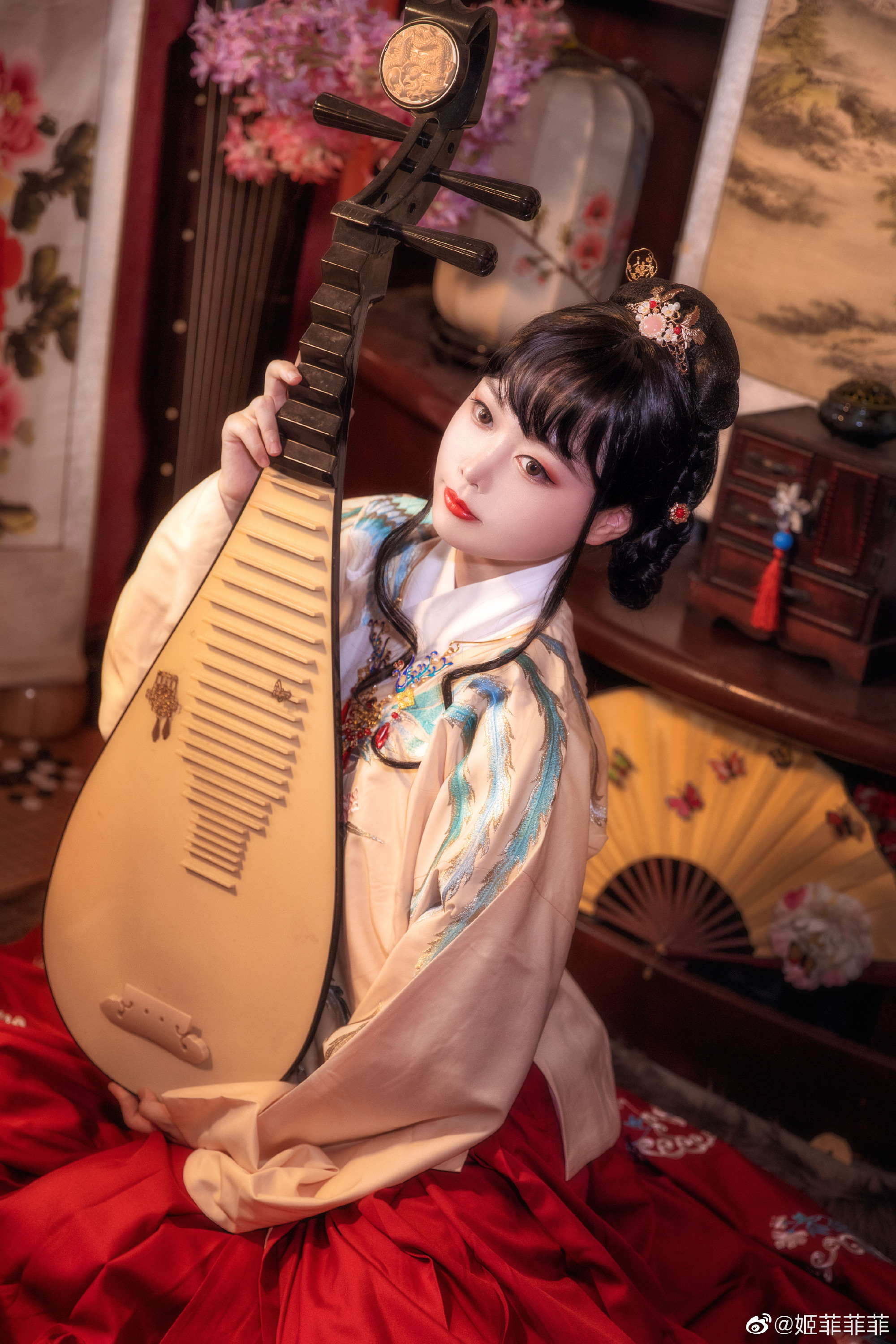 汉服 岁岁皆欢愉,年年皆胜意。@姬菲菲菲 第2张