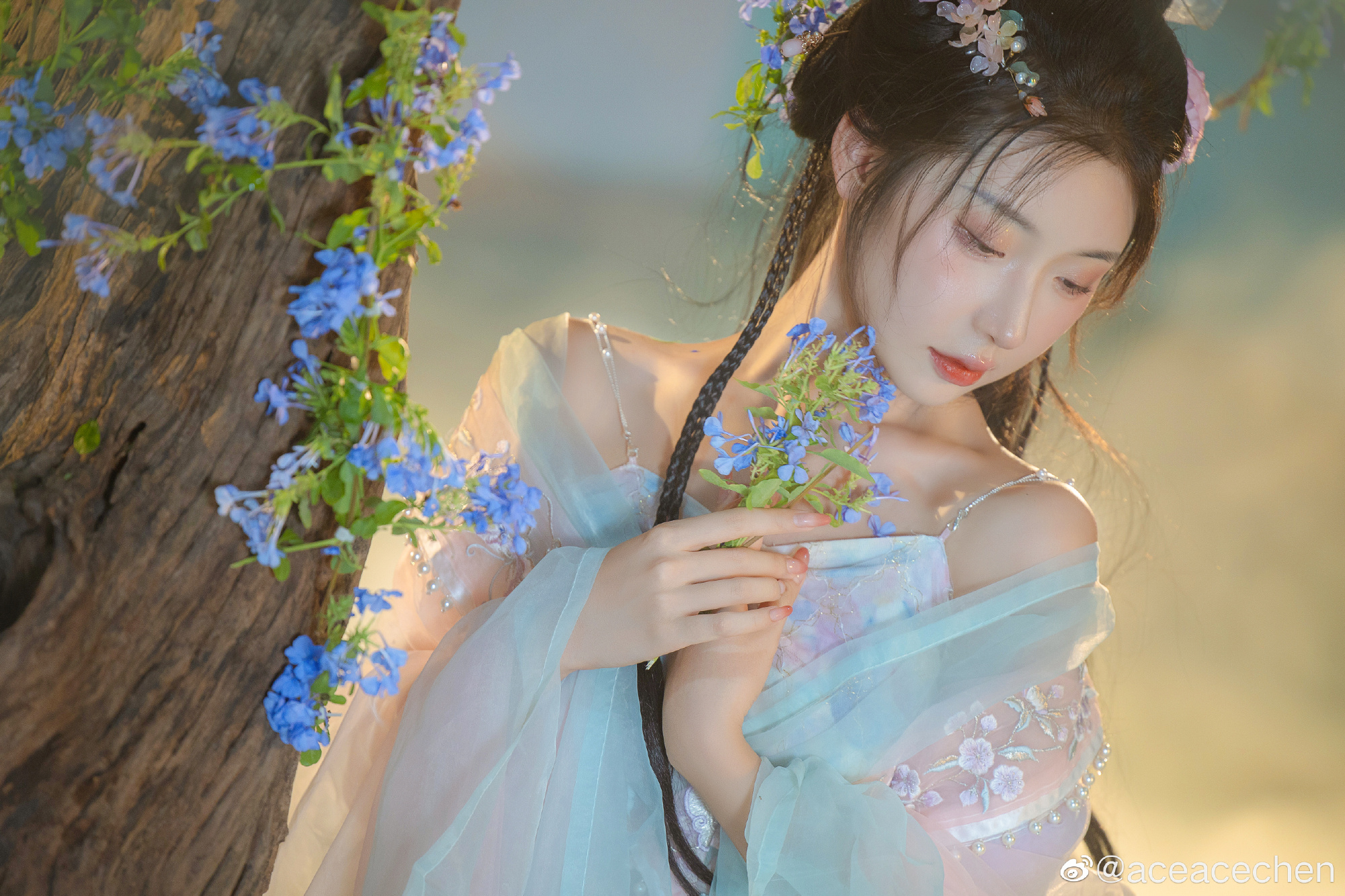 【汉服写真】梦中所见 满眼山花如翡 第2张