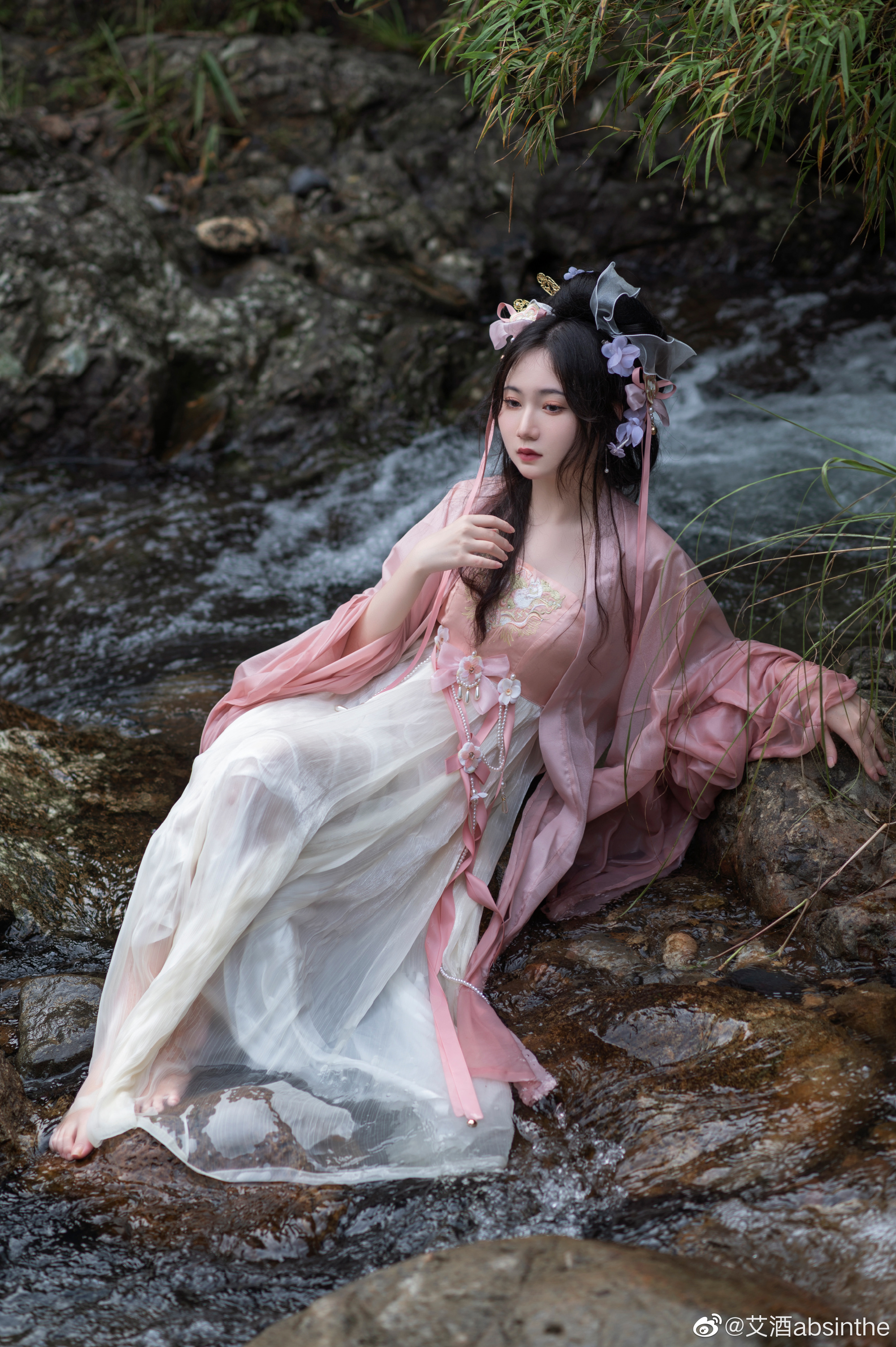 【汉服】清水出芙蓉,天然去雕饰@艾酒absinthe | 艾酒absinthecos【汉服】清水出芙蓉,天然去雕饰-coser家,cosplay爱好者,二次元聚集地,动漫文化,新番资讯,ACG,Coser展示