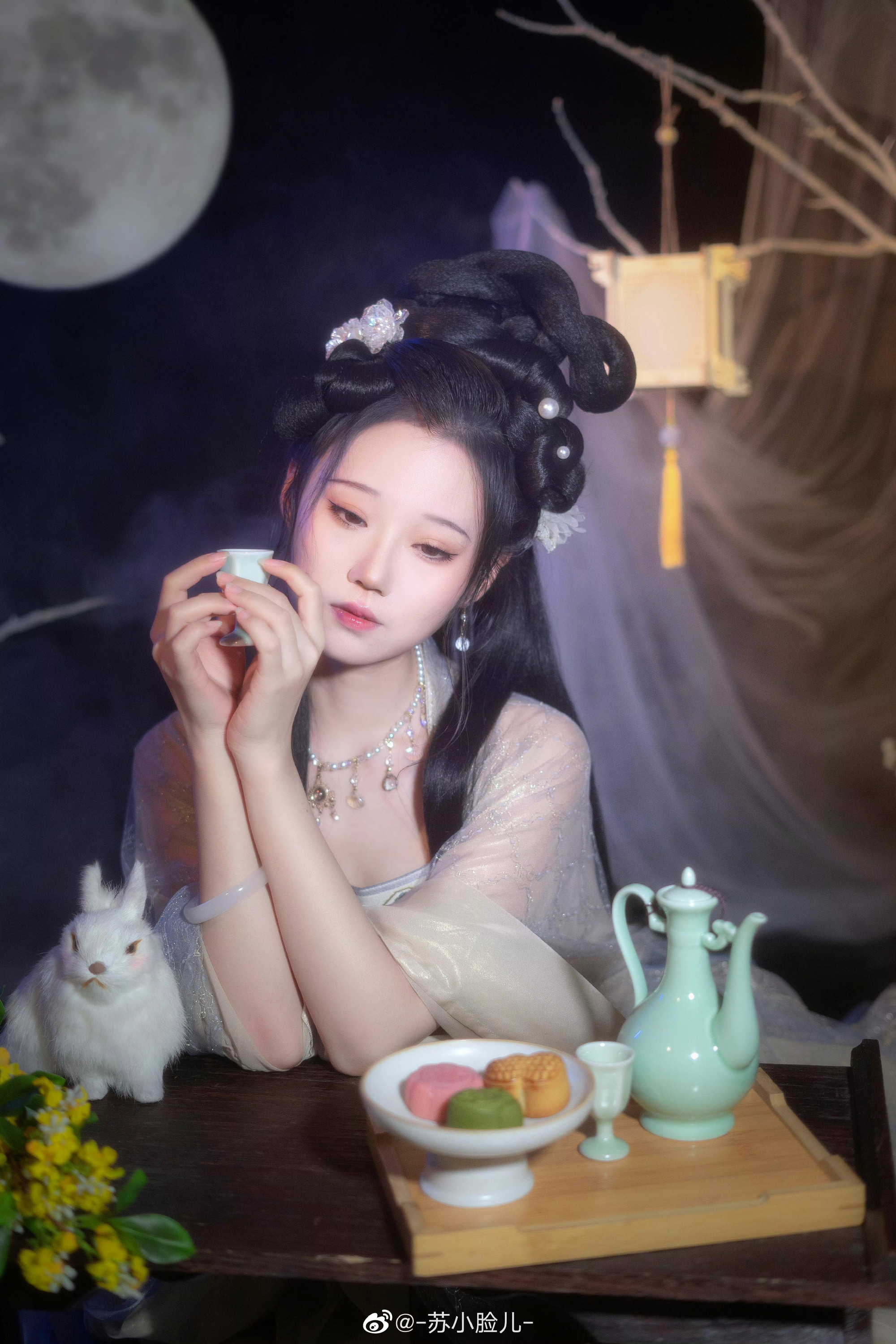 汉服写真 皓魄当空宝镜升,云间仙籁寂无声@-苏小脸儿- 第3张