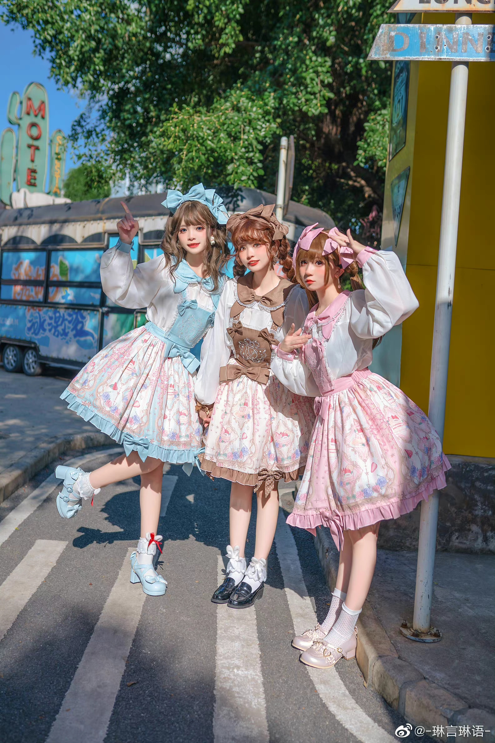 【LOLITA】尝一口心情就会变好哦? 棕@星御pika  蓝@花甲conch  粉@-琳言琳语- ​​​ 第2张