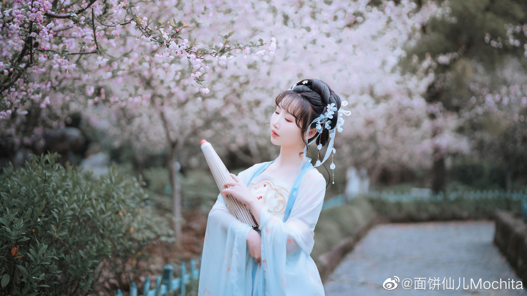 汉服 海棠花开绽放，是因为微雨降世 微雨跌落尘埃，是为了海棠而来@面饼仙儿Mochita | 面饼仙儿Mochitacos海棠花开绽放，是因为微雨降世 微雨跌落尘埃，是为了海棠而来-coser家，cosplay爱好者，二次元聚集地，动漫文化，新番资讯，ACG，Coser展示