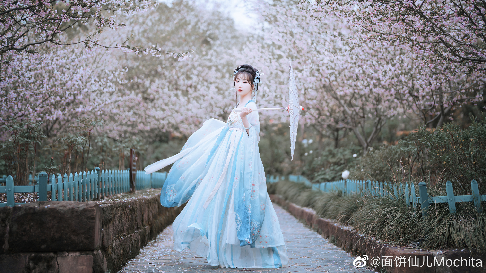 汉服 海棠花开绽放，是因为微雨降世 微雨跌落尘埃，是为了海棠而来@面饼仙儿Mochita 第4张