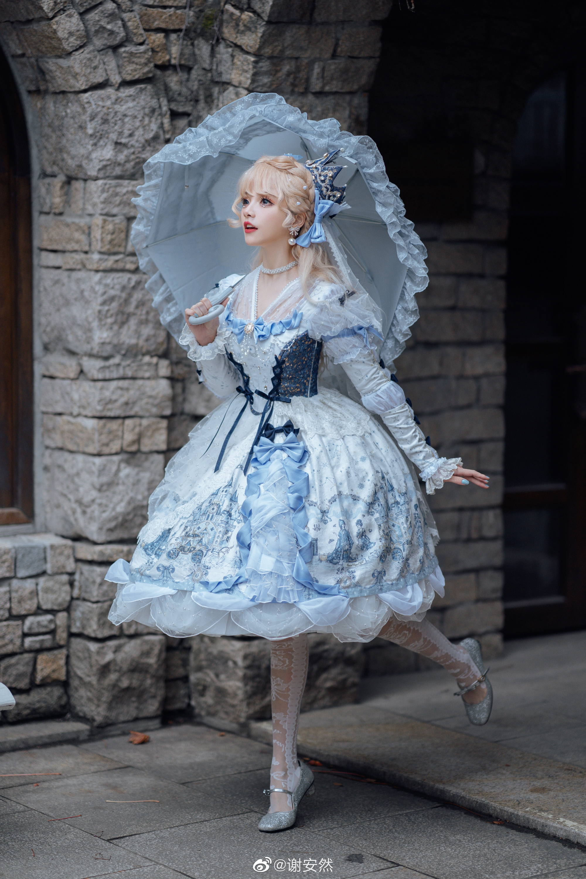 LOLITA 洋伞乘着风儿 将我带向云端的城堡@谢安然 | 谢安然cos洋伞乘着风儿 将我带向云端的城堡-coser家，cosplay爱好者，二次元聚集地，动漫文化，新番资讯，ACG，Coser展示