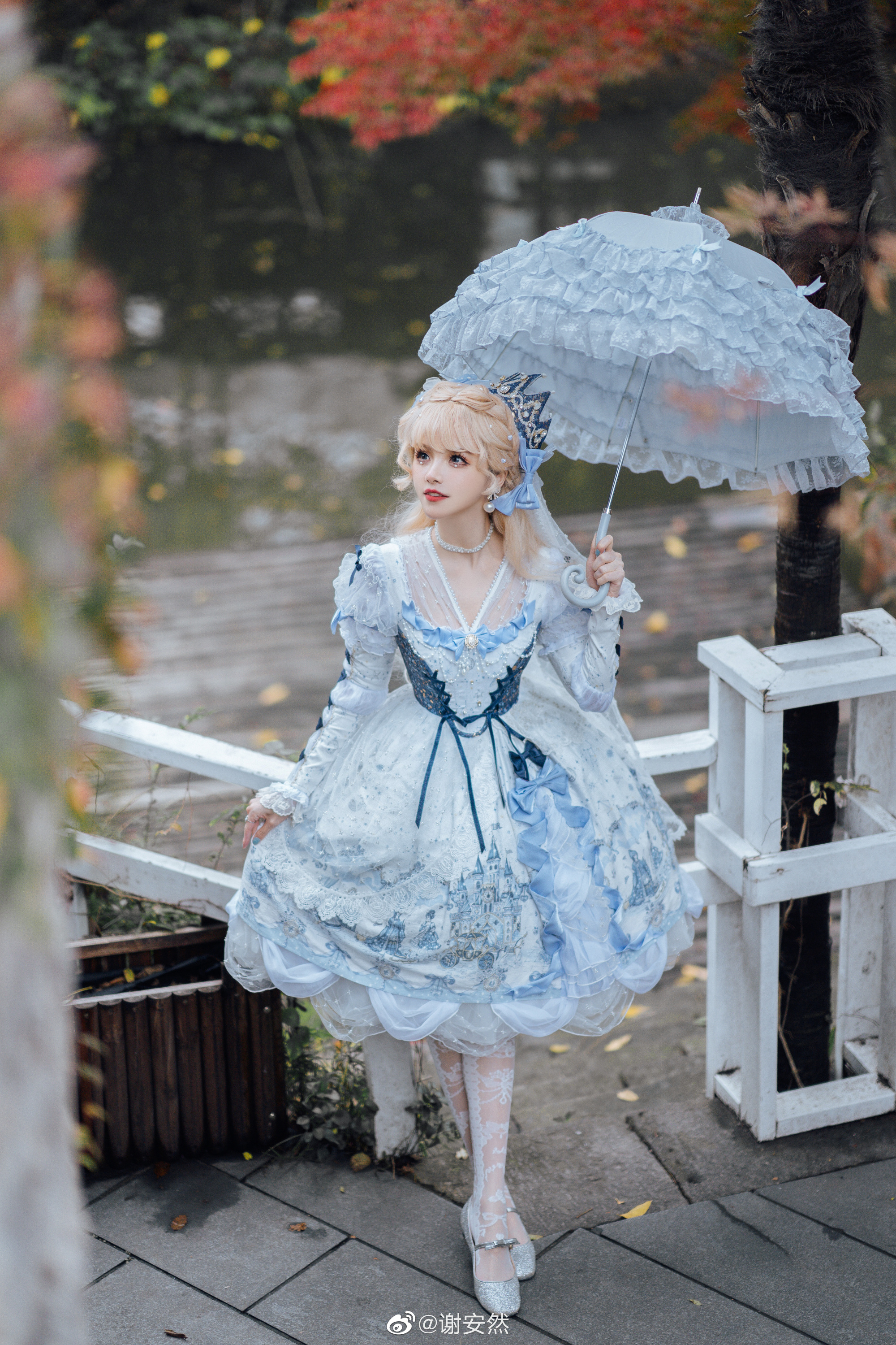 LOLITA 洋伞乘着风儿 将我带向云端的城堡@谢安然 第3张