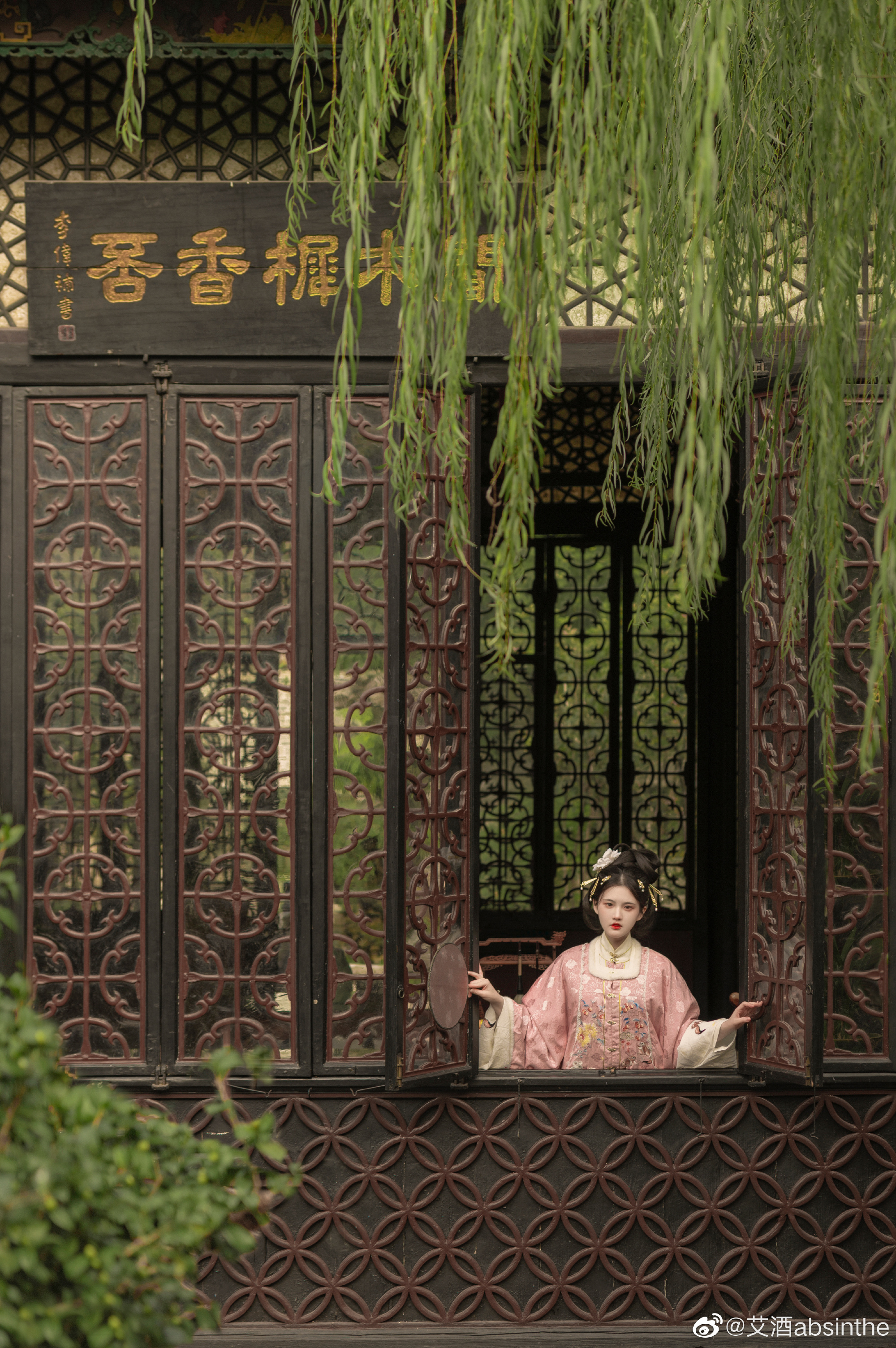 邀人傅脂粉,不自著罗衣。@艾酒absinthe 第1张