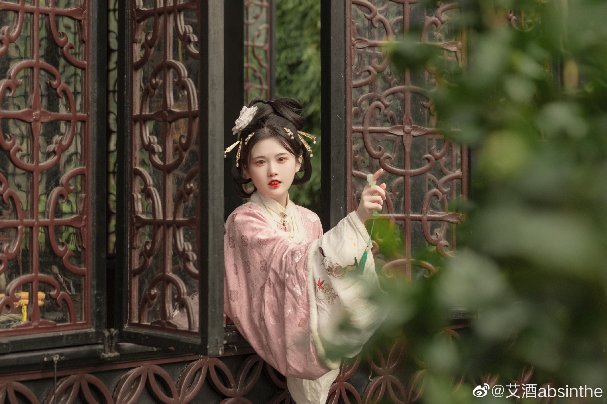 邀人傅脂粉,不自著罗衣。@艾酒absinthe 第2张