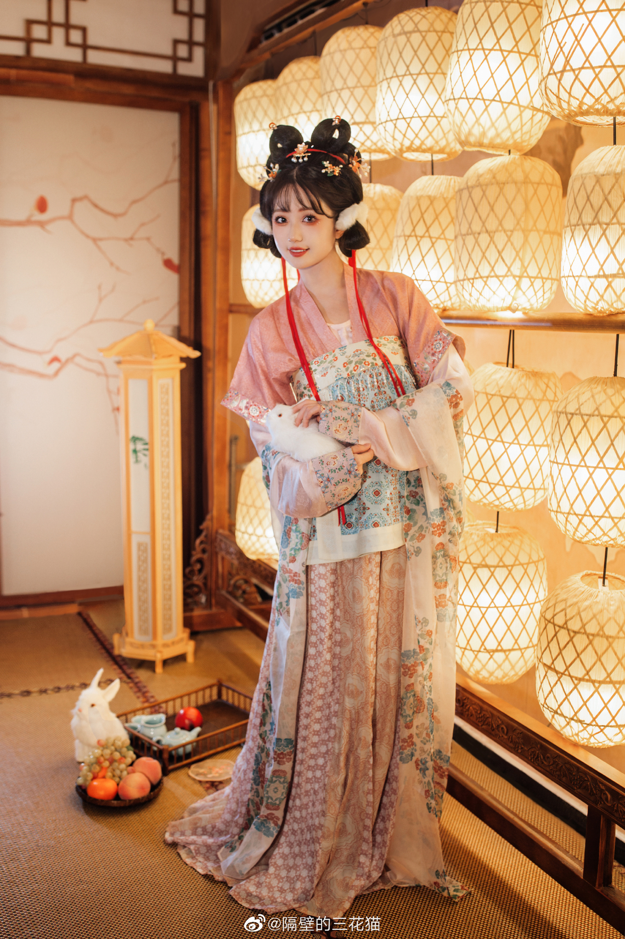 邀月把盏捧玉兔，春风送暖入屠苏…@隔壁的三花猫 | 隔壁的三花猫cos邀月把盏捧玉兔，春风送暖入屠苏…-coser家，cosplay爱好者，二次元聚集地，动漫文化，新番资讯，ACG，Coser展示