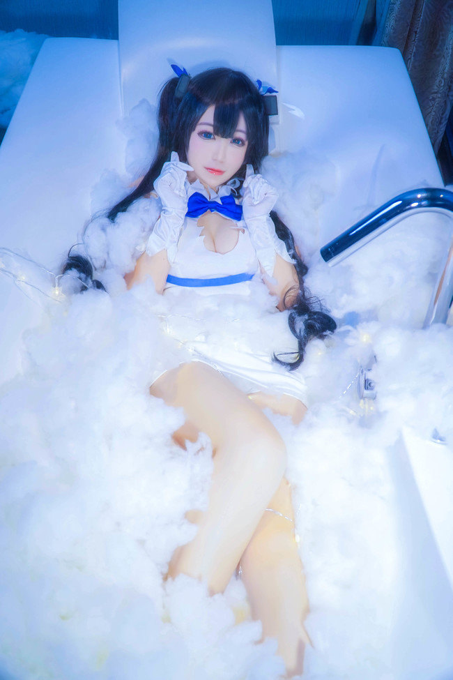 巨乳萝莉赫斯提亚 裸足福利cos 第1张