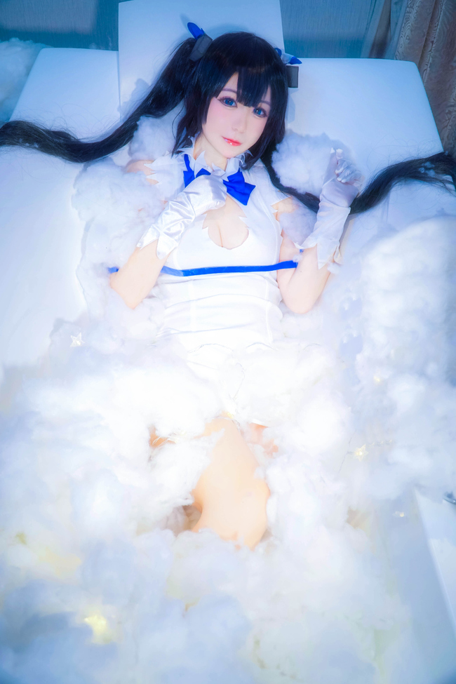 巨乳萝莉赫斯提亚 裸足福利cos 第2张